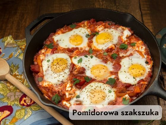 dieta ketogeniczna przepisy - keto szakszuka jajka sadzone z pomidorami